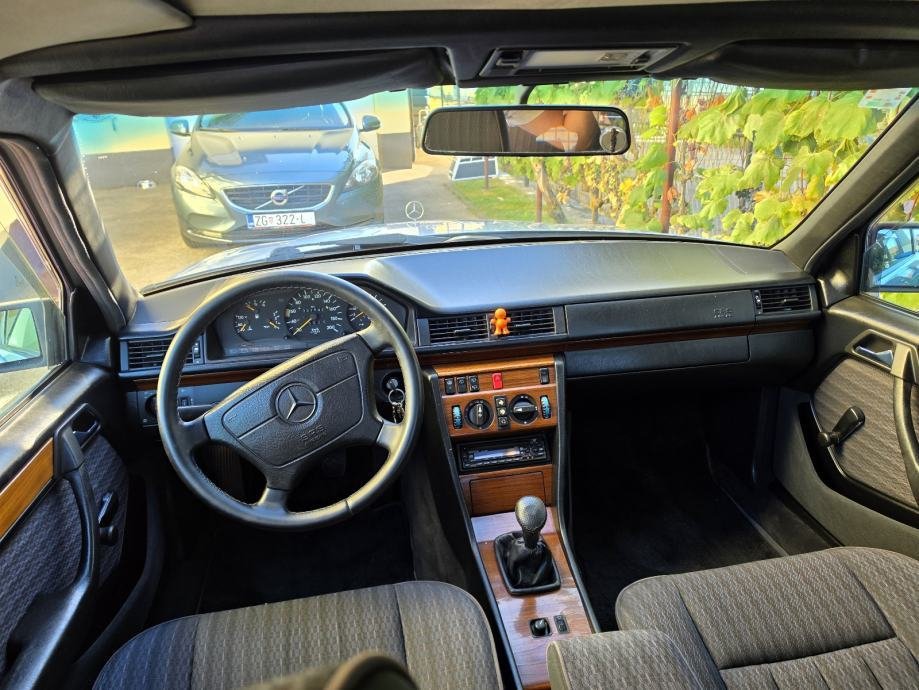 Mercedes-Benz 124 300 T D - polovno vozilo na prodaju, autosalon Samobor | Samo treba delati