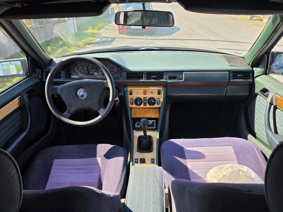 Mercedes-Benz 124 E 230 - vozačko mjesto i volan | Samo treba delati