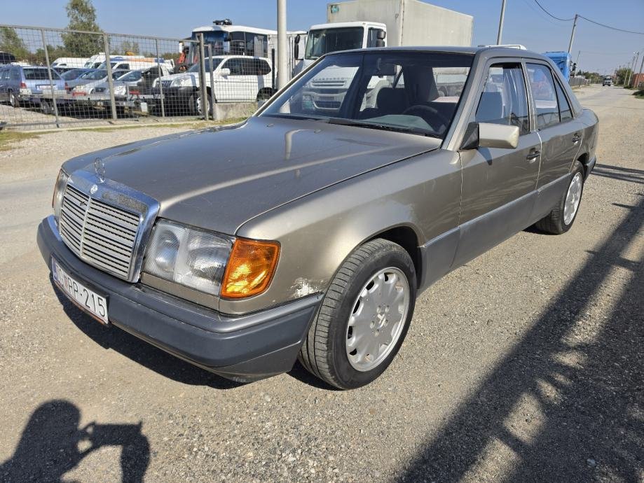 Mercedes-Benz 124 E 230 - prednji kut vozila | Samo treba delati