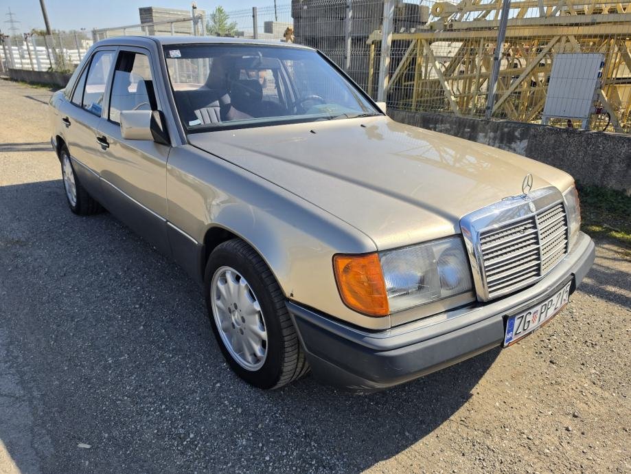 Mercedes-Benz 124 E 230 - prednji kut vozila | Samo treba delati
